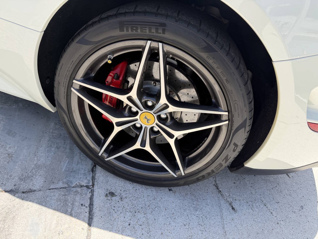 Used 2015 Ferrari California T RWD image 27