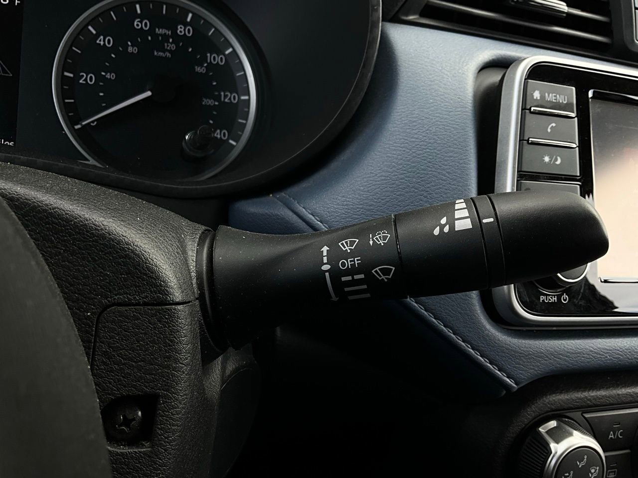 Used 2025 Nissan Versa SV image 32