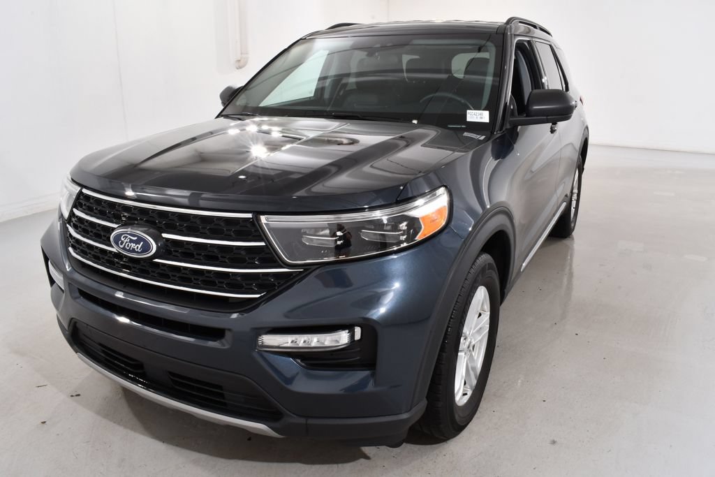 Used 2023 Ford Explorer XLT w/ Equipment Group 202A AWD/4WD image 2