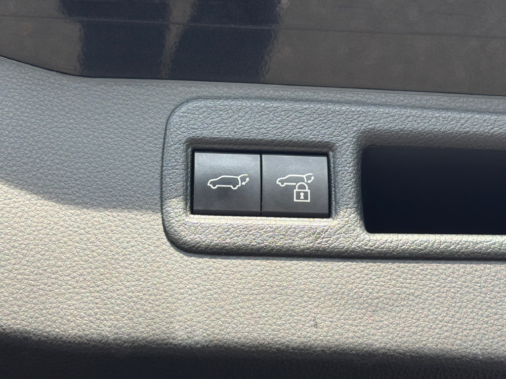 Used 2022 Toyota Venza XLE AWD/4WD image 7