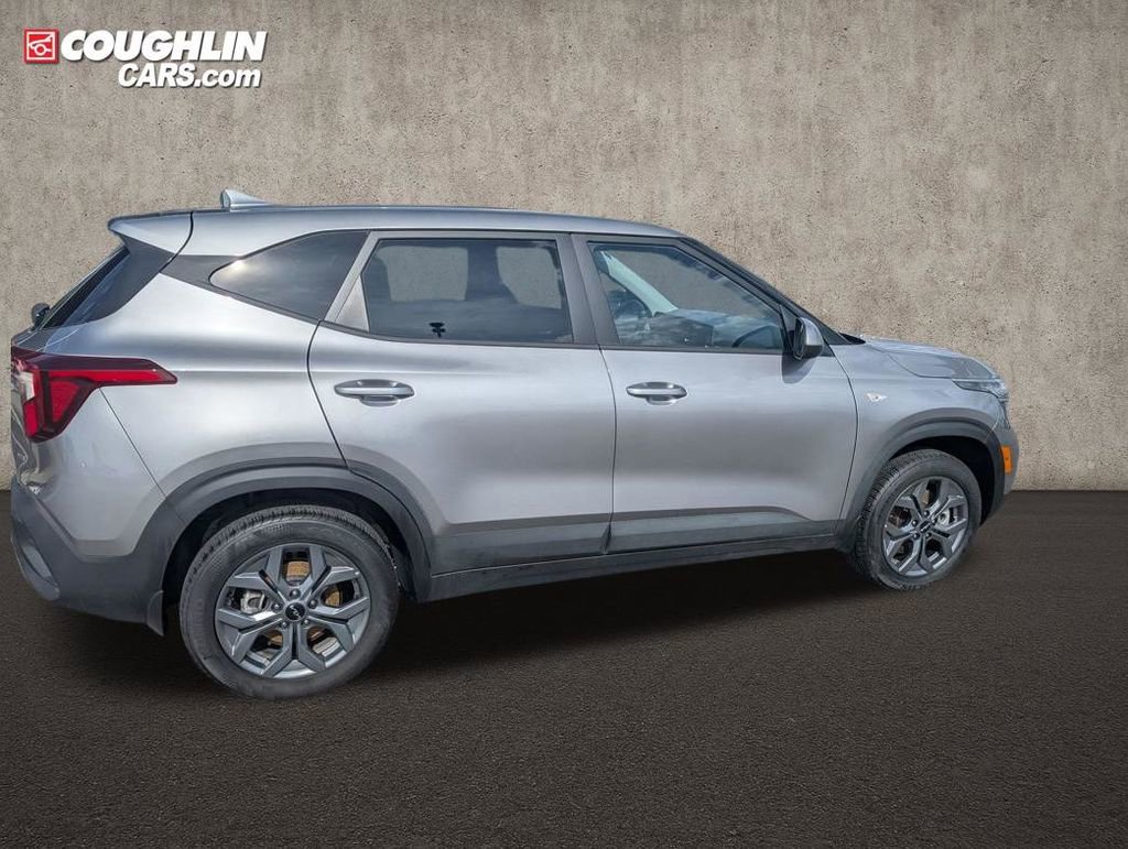 Used 2025 Kia Seltos LX image 8