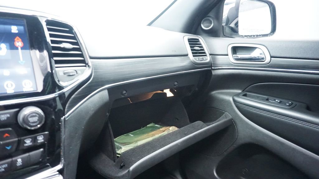 Certified 2019 Jeep Grand Cherokee Limited w/ Luxury Group II image 39