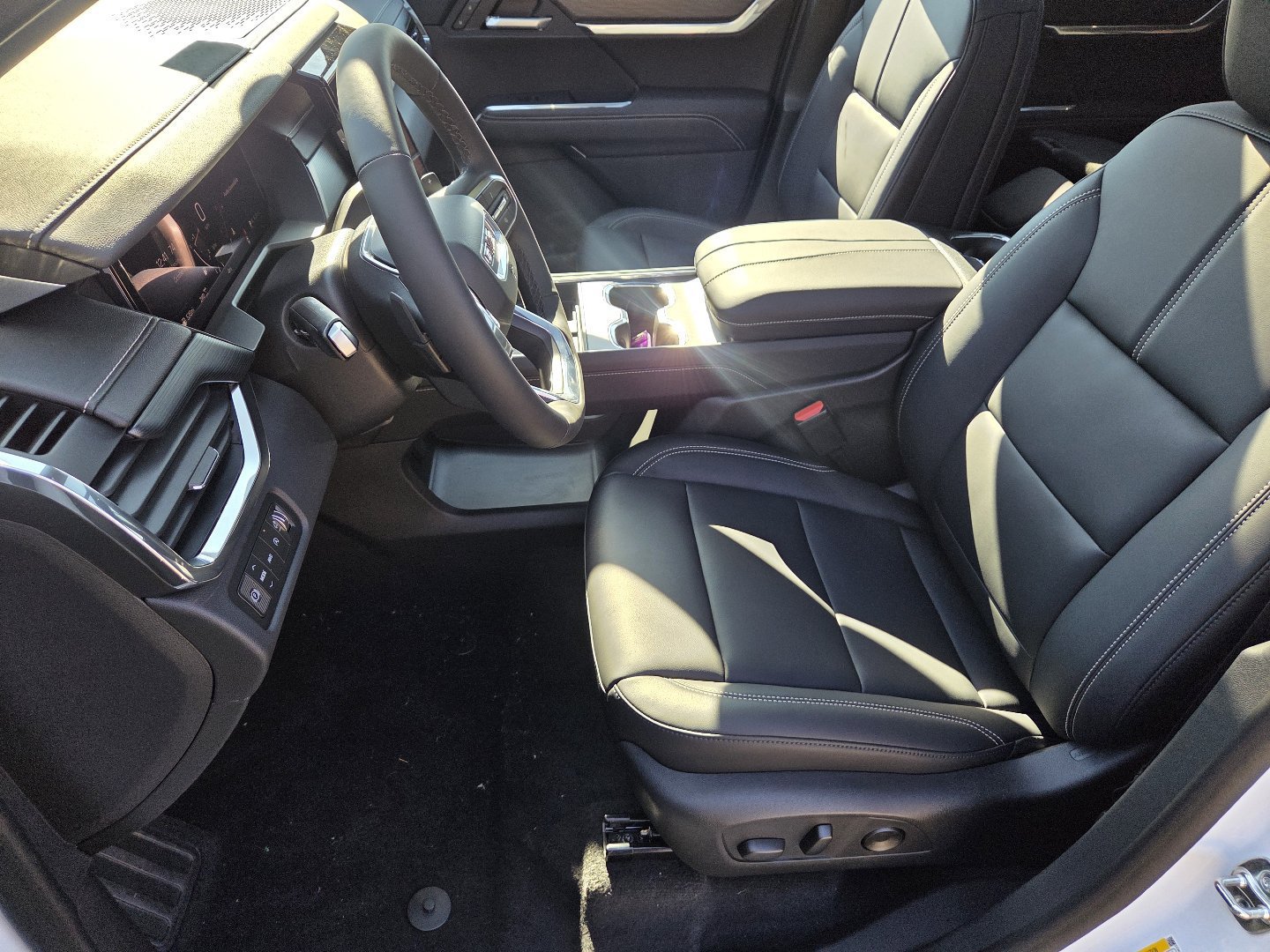 New 2027 GMC Acadia Elevation w/ Elevation Premium Package AWD/4WD image 25