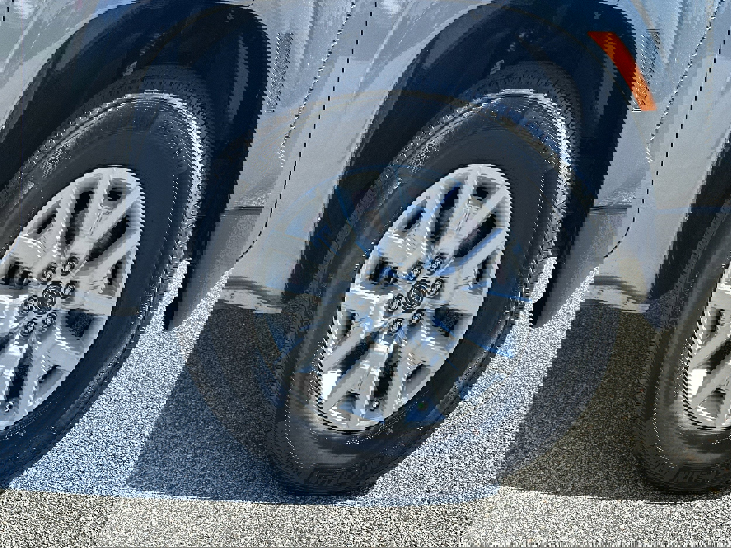 Used 2023 Nissan Frontier SV image 9