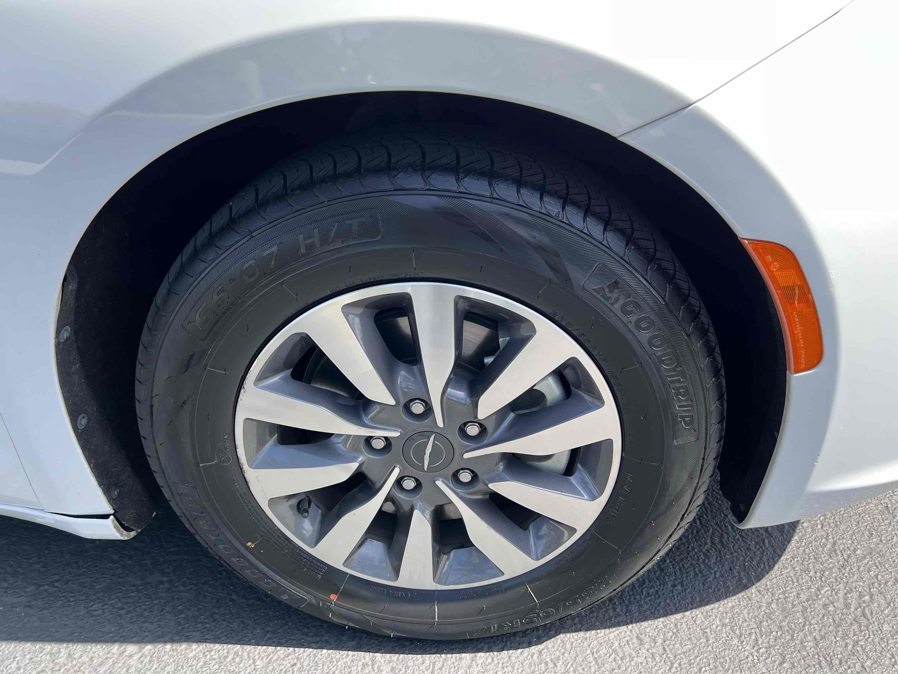 Used 2023 Chrysler Pacifica Touring-L FWD image 73