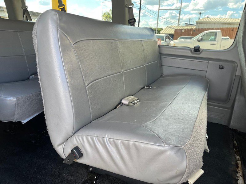 Used 2006 Ford E-350 and Econoline 350 XLT RWD image 10