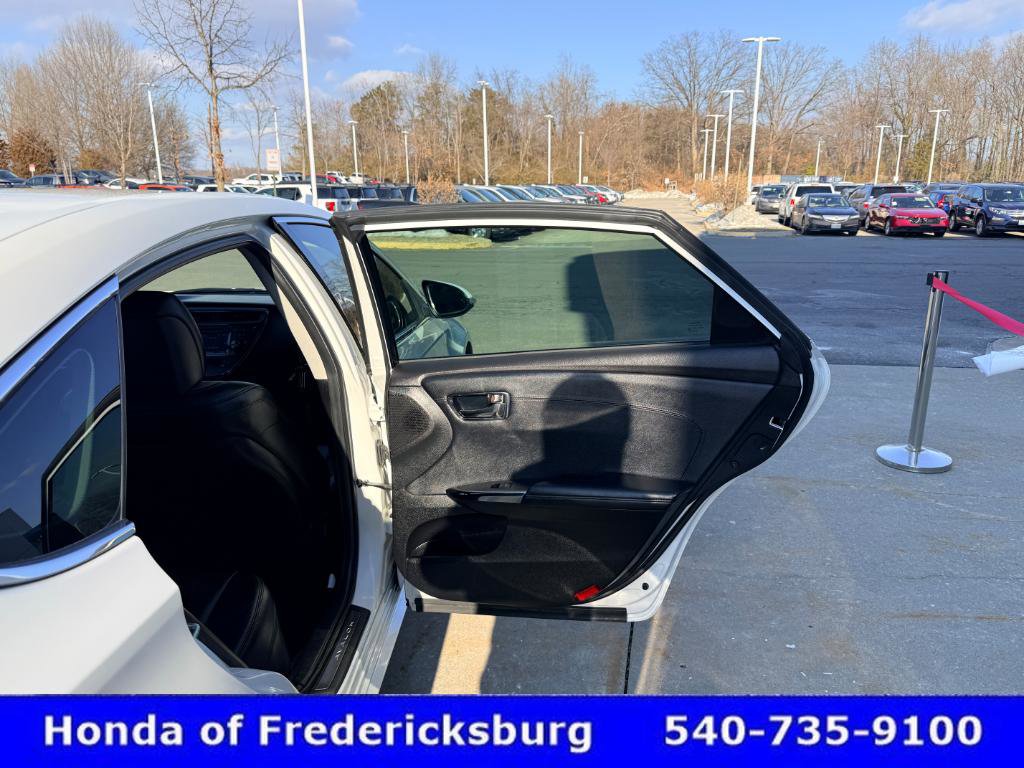 Used 2016 Toyota Avalon Limited w/ Toyota Safety Sense Package image 18