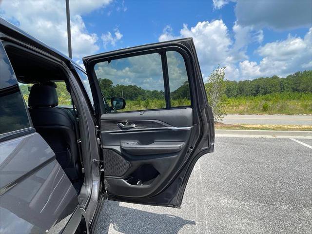 Certified 2025 Jeep Grand Cherokee Limited w/ Luxury Tech Group II AWD/4WD image 58