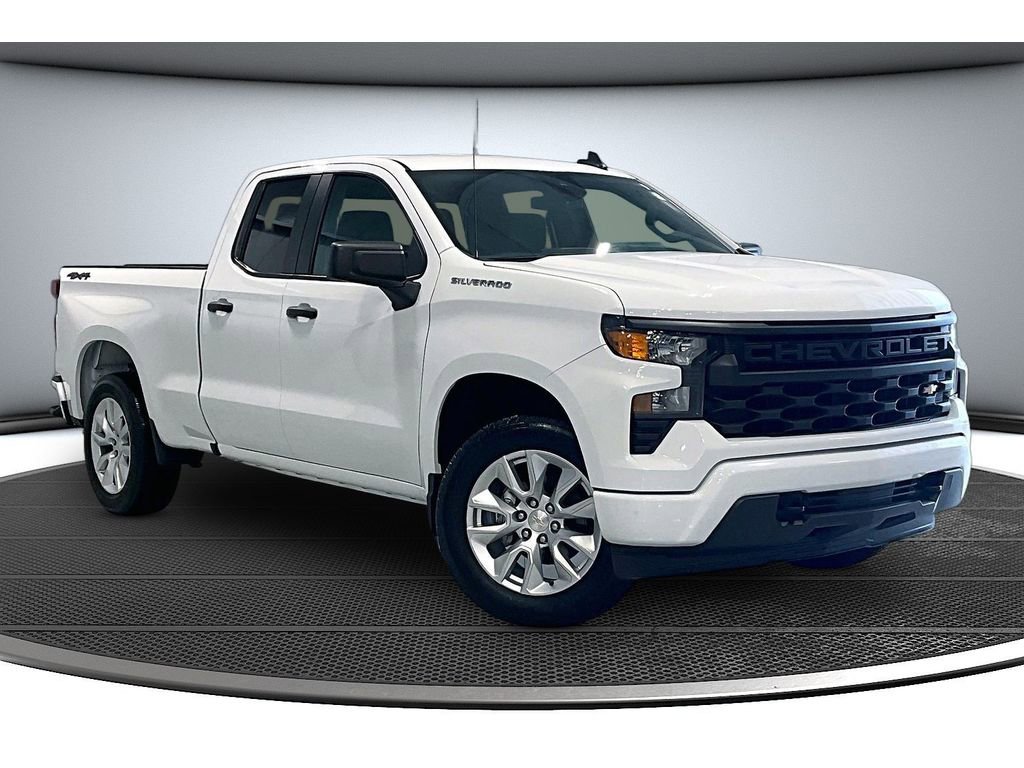 Used 2023 Chevrolet Silverado 1500 Custom image 2