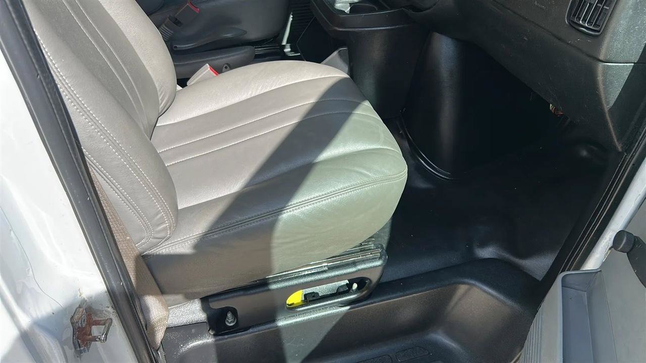 Used 2019 Chevrolet Express 3500 Extended w/ Driver Convenience Package RWD image 44