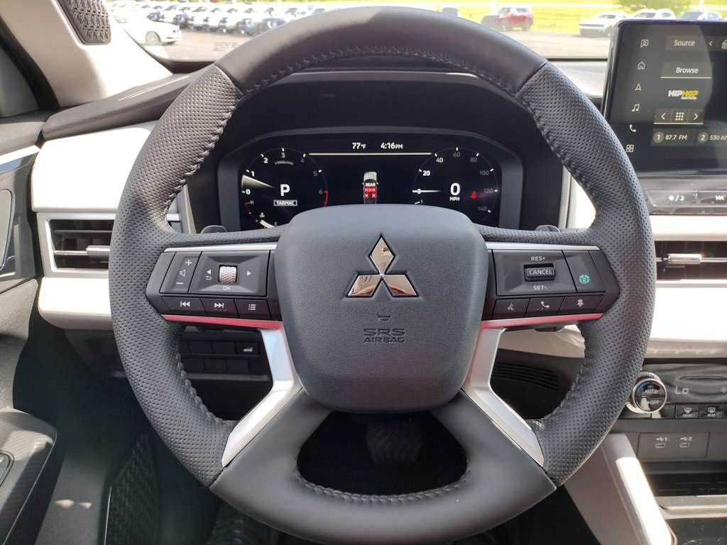 New 2025 Mitsubishi Outlander SE image 23