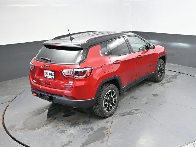 New 2026 Jeep Compass Trailhawk w/ Trailer Tow Group AWD/4WD image 30