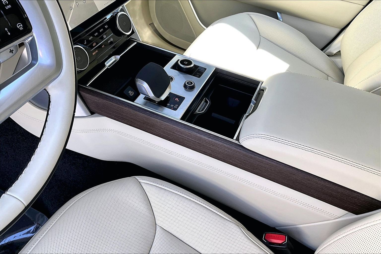 Certified 2023 Land Rover Range Rover SE AWD/4WD image 17