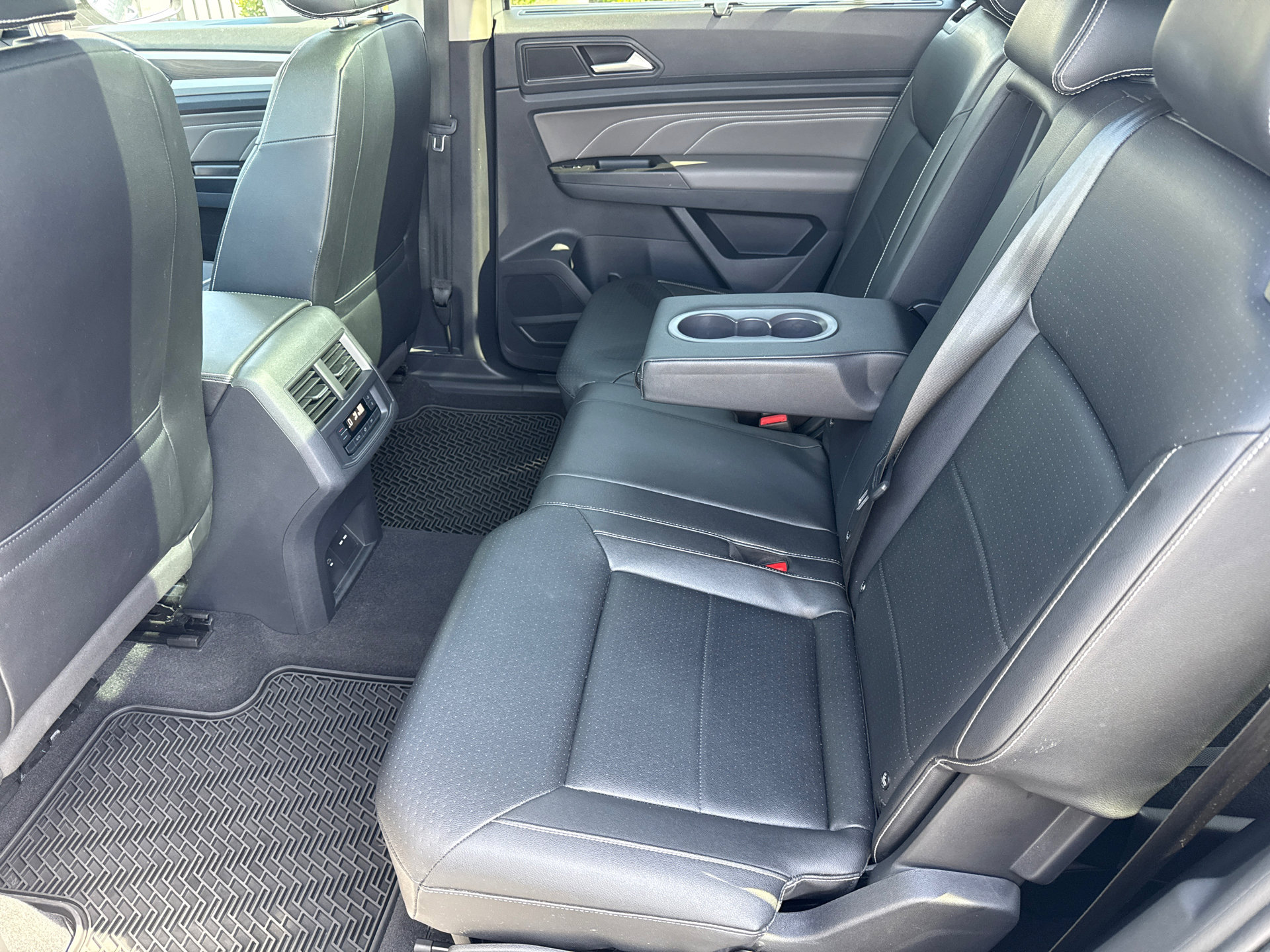 Used 2021 Volkswagen Atlas SE w/ Panoramic Sunroof Package FWD image 18