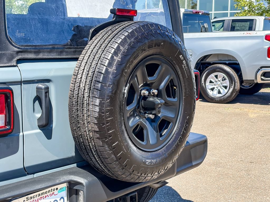 Used 2025 Jeep Wrangler Sport AWD/4WD image 9