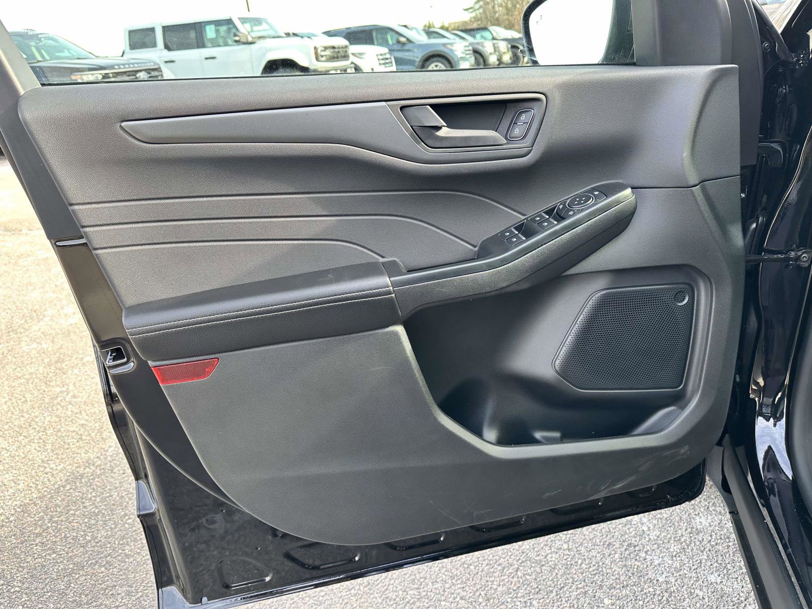 Used 2025 Ford Escape Active w/ Cold Weather Package FWD image 9