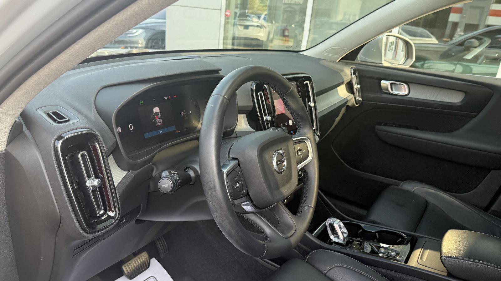 Used 2024 Volvo XC40 B5 Plus AWD/4WD image 27