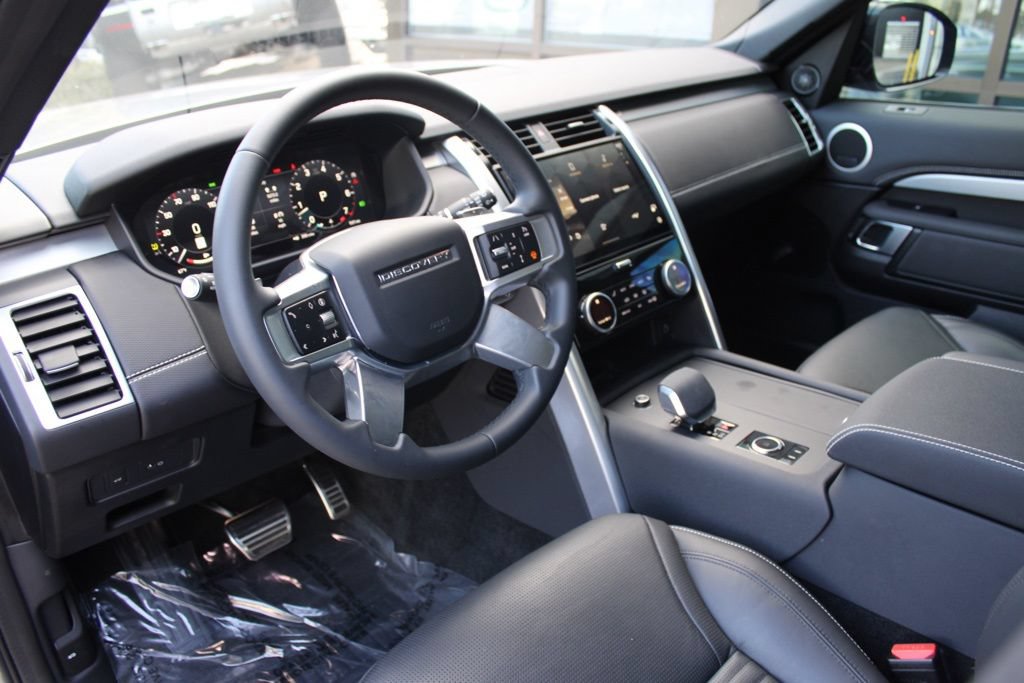 Certified 2025 Land Rover Discovery Dynamic SE AWD/4WD image 5