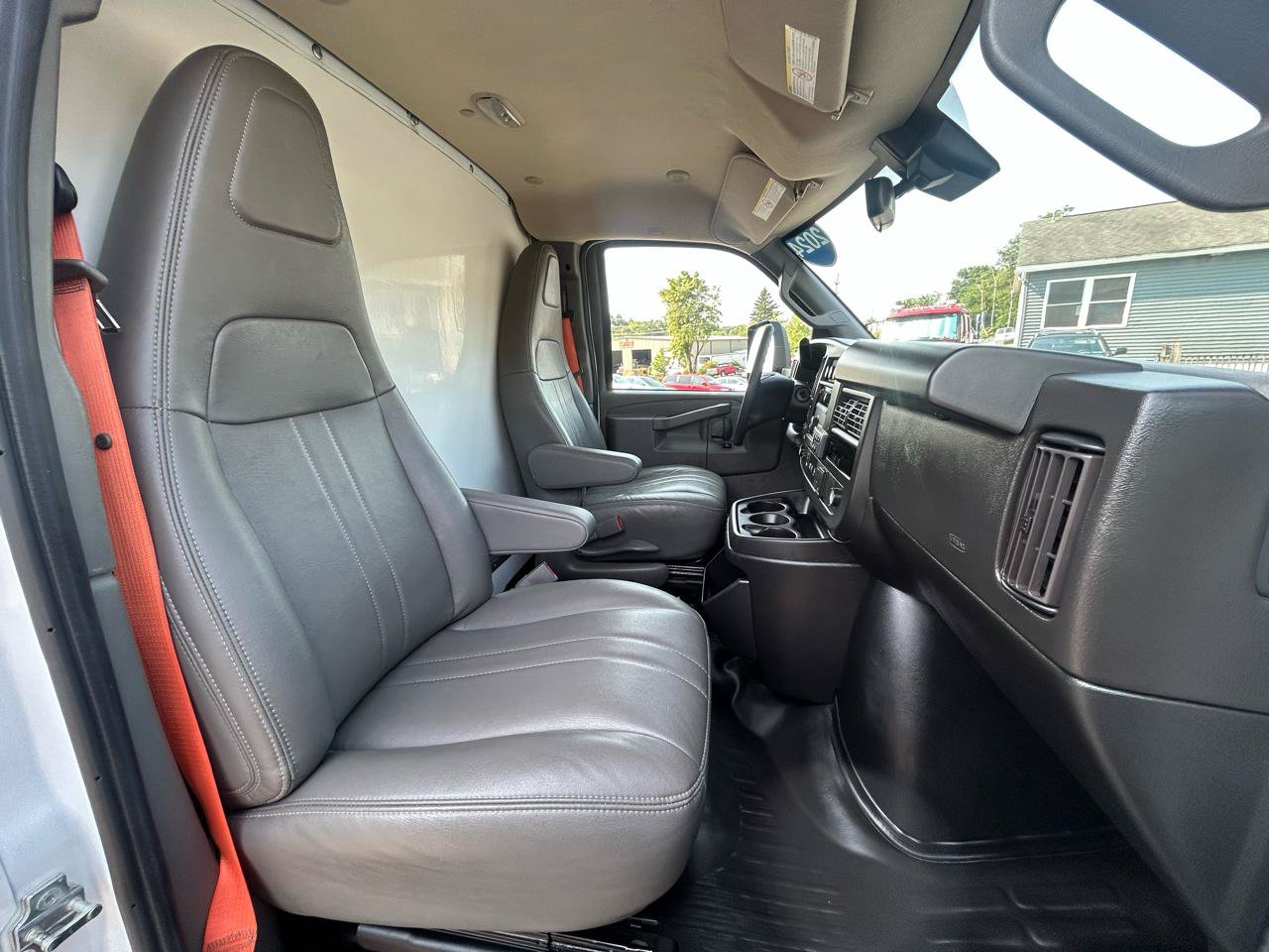 Used 2024 Chevrolet Express 3500 w/ Power Convenience Package RWD image 16