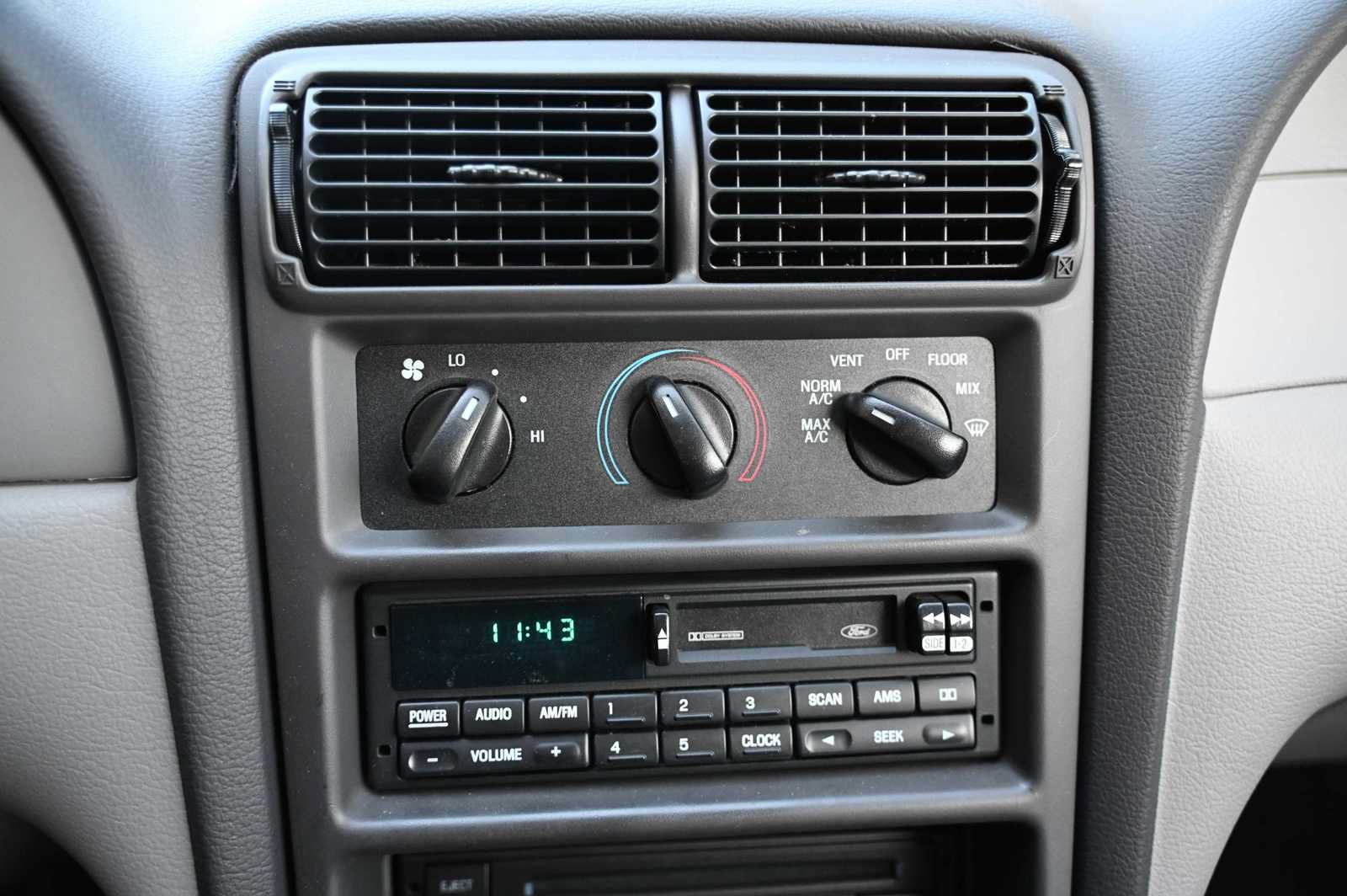 Used 2000 Ford Mustang Coupe RWD image 12