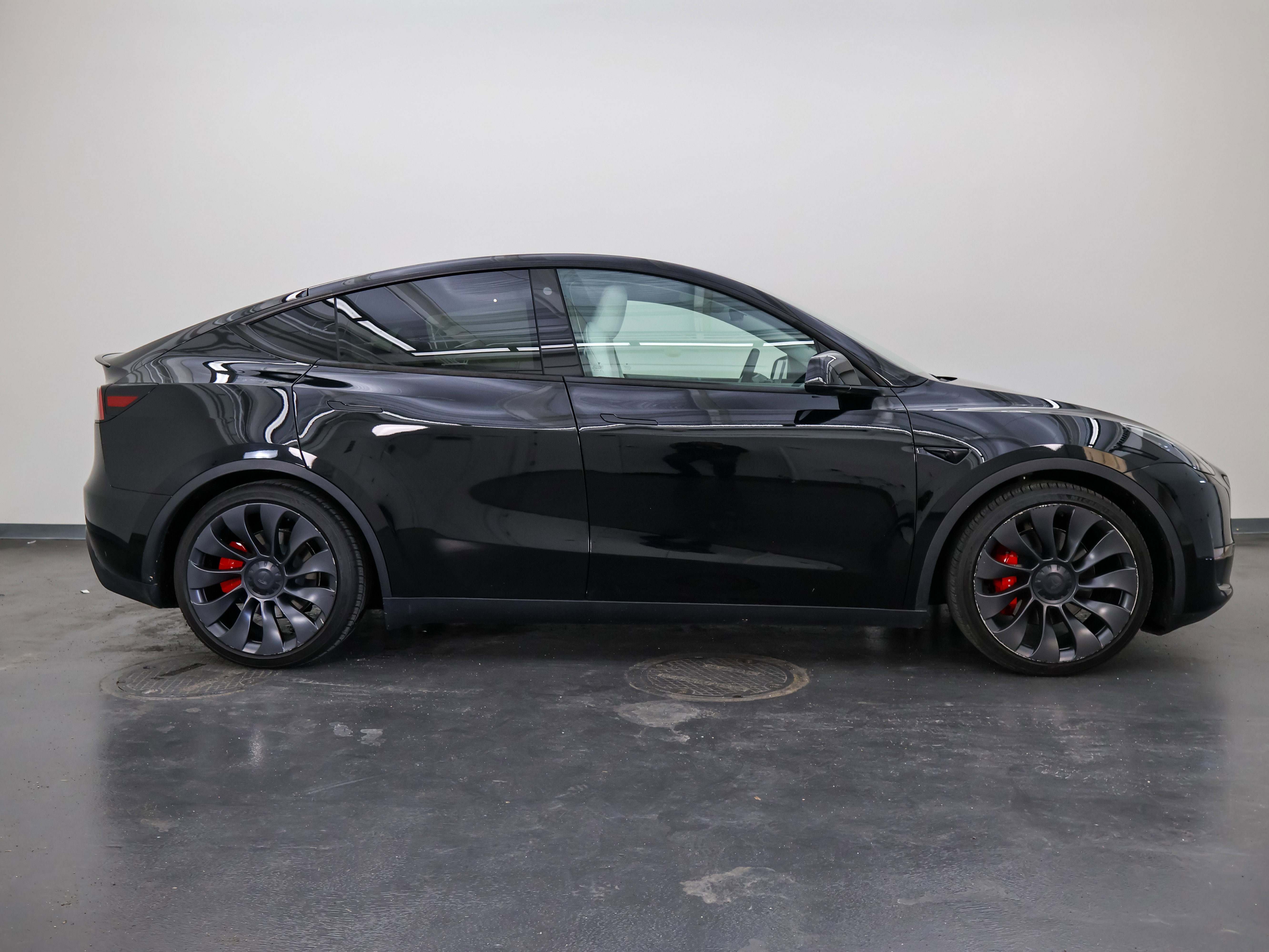 Used 2023 Tesla Model Y Performance AWD/4WD image 2