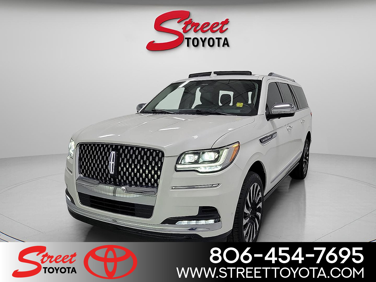 Used 2024 Lincoln Navigator L Black Label AWD/4WD image 1