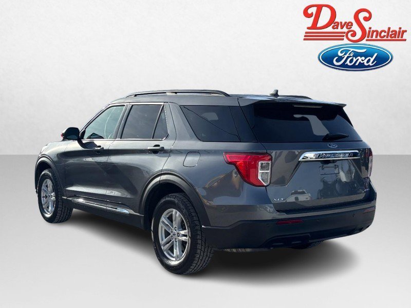 Used 2023 Ford Explorer XLT AWD/4WD image 9