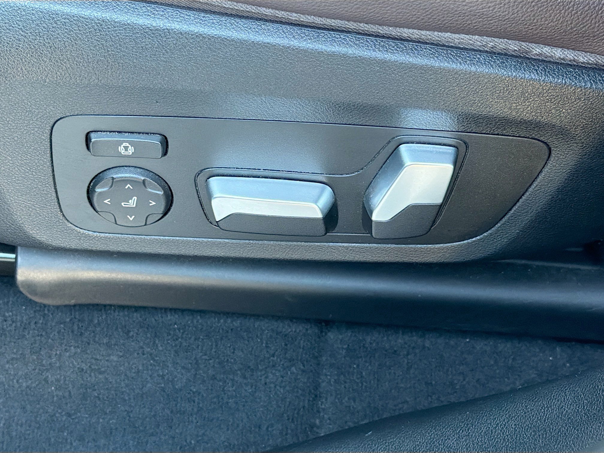 Used 2020 BMW X4 xDrive30i w/ M Sport Package 2 image 24