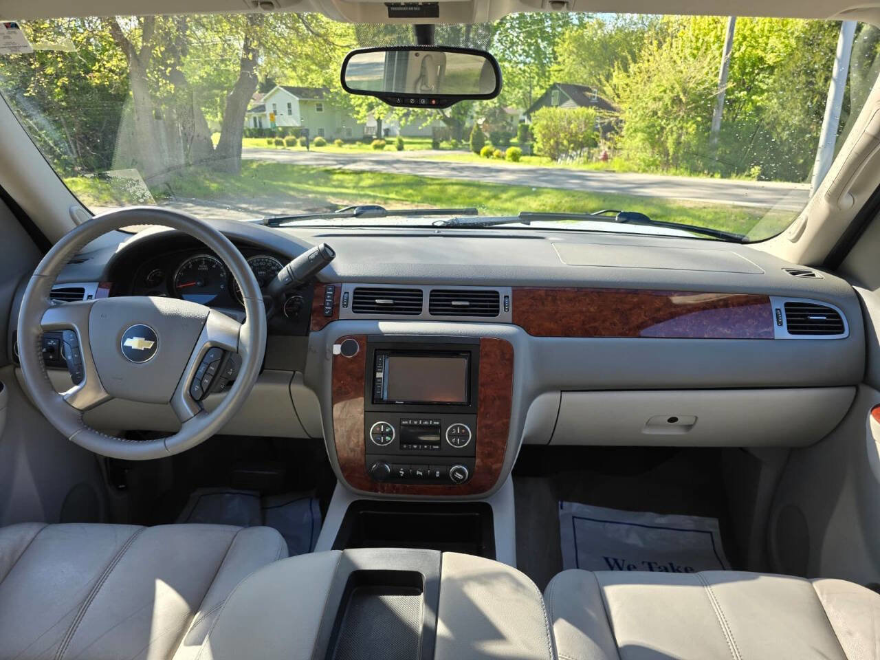 Used 2012 Chevrolet Suburban LT w/ Luxury Package AWD/4WD image 15