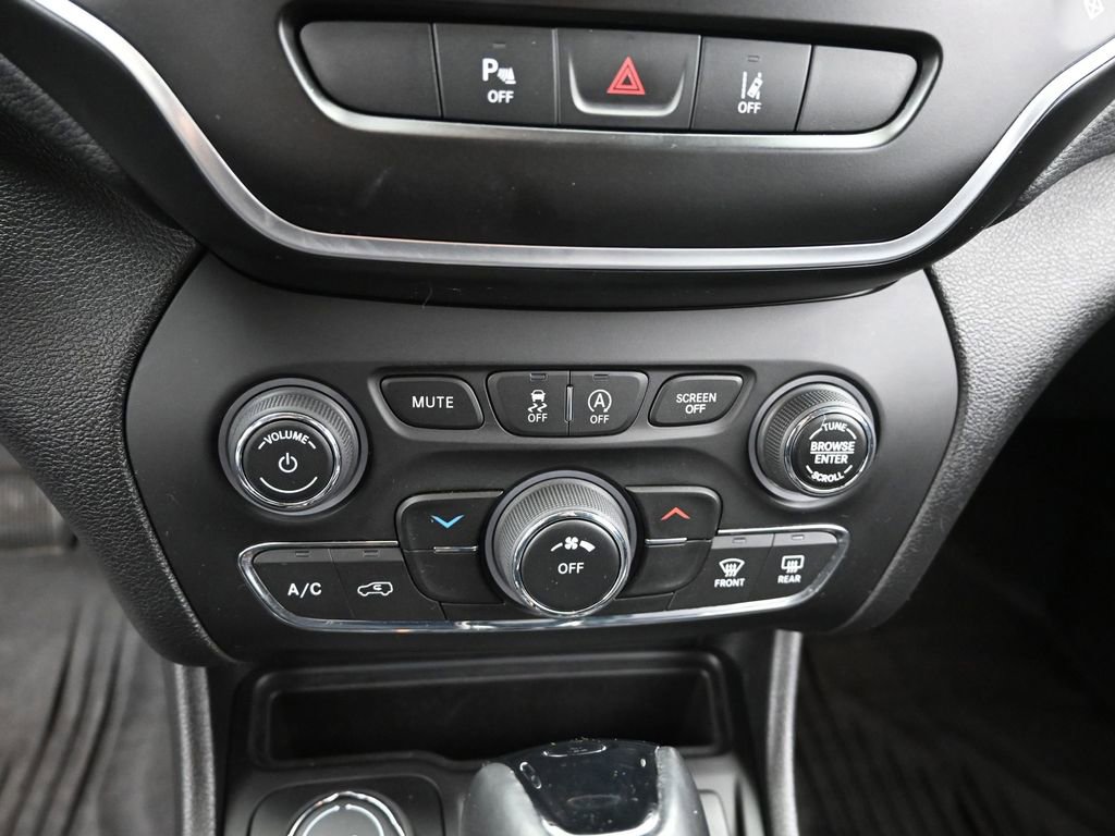 Used 2021 Jeep Cherokee Latitude Plus image 19