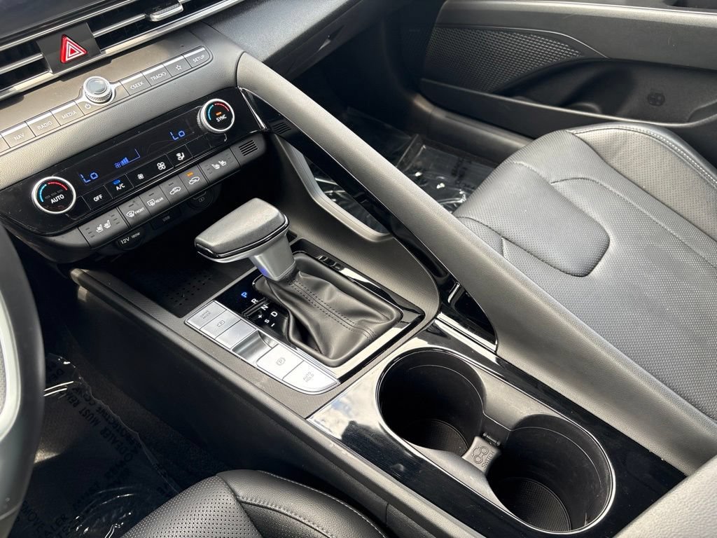 Used 2023 Hyundai Elantra Limited FWD image 18