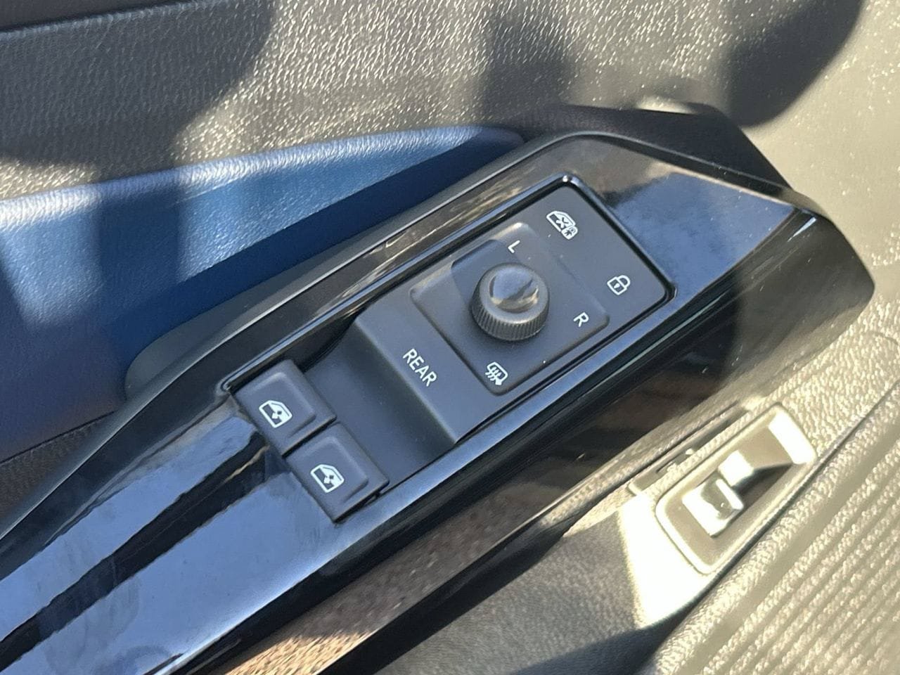Used 2025 Volkswagen ID.4 Pro S AWD/4WD image 18