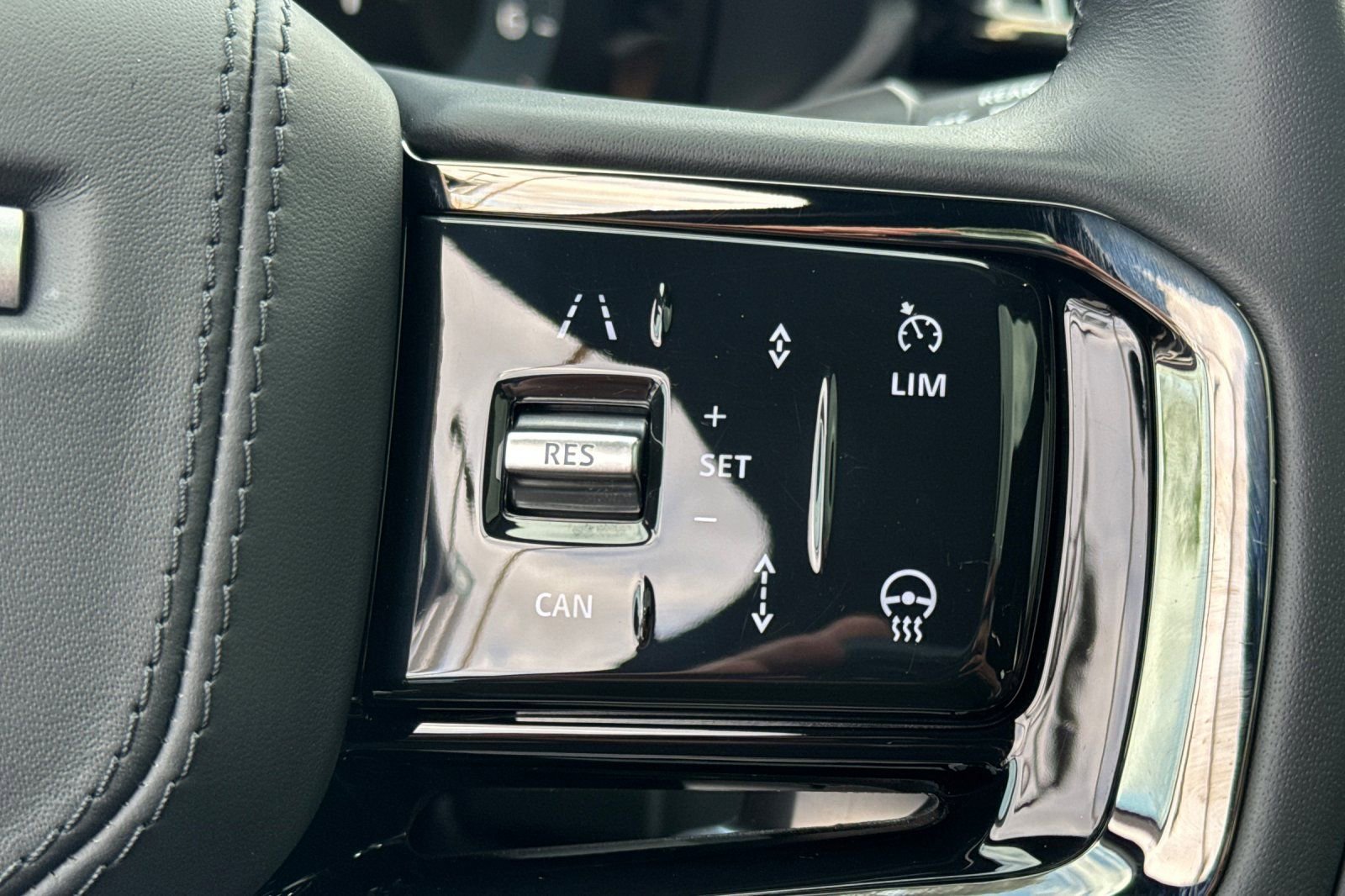 Used 2026 Land Rover Range Rover Velar Dynamic SE image 29