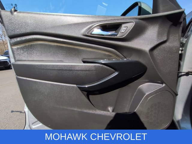 Used 2025 Chevrolet Trax LT w/ LT Convenience Package image 22