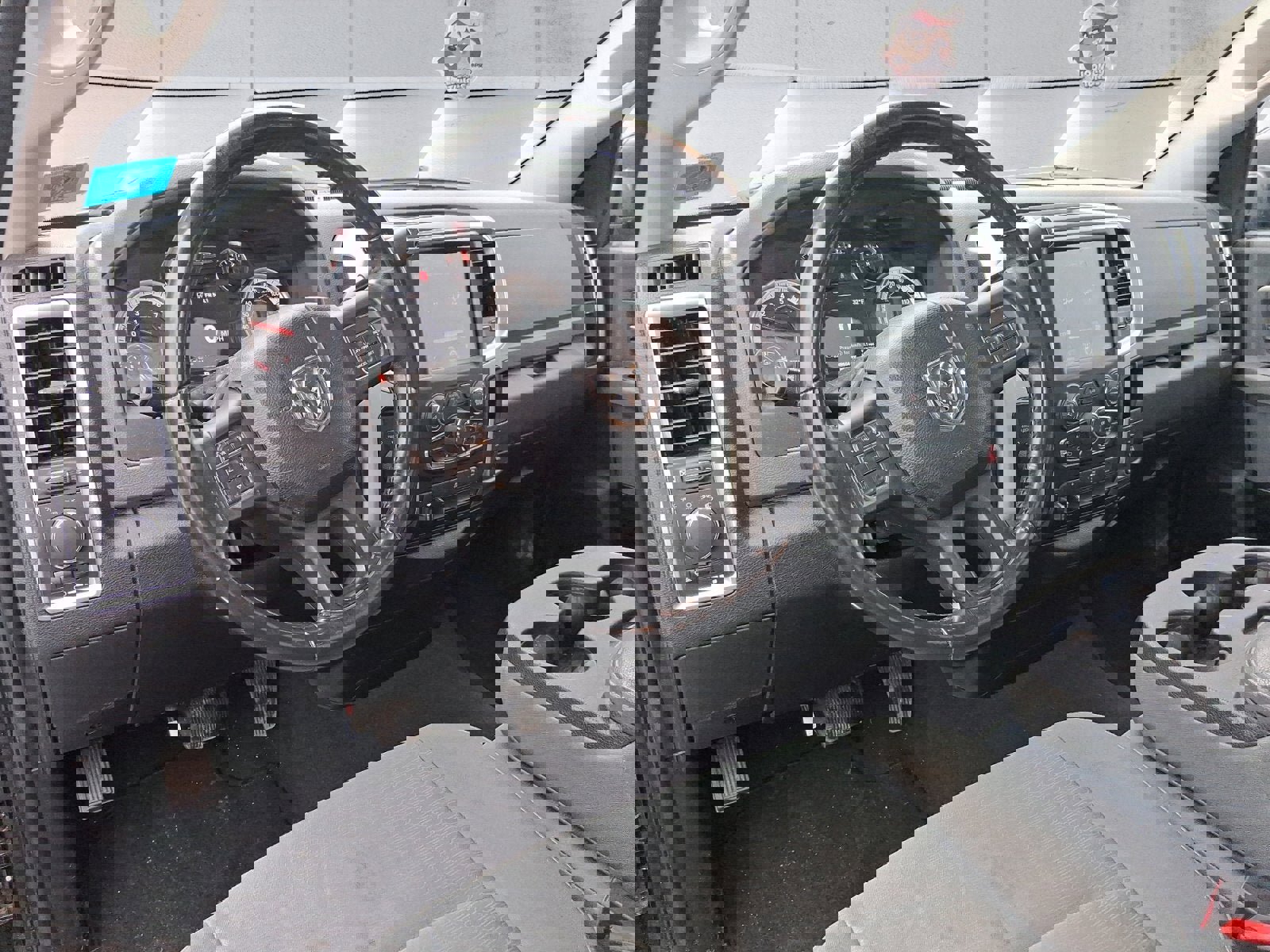 Used 2017 RAM 2500 SLT w/ Luxury Group image 11