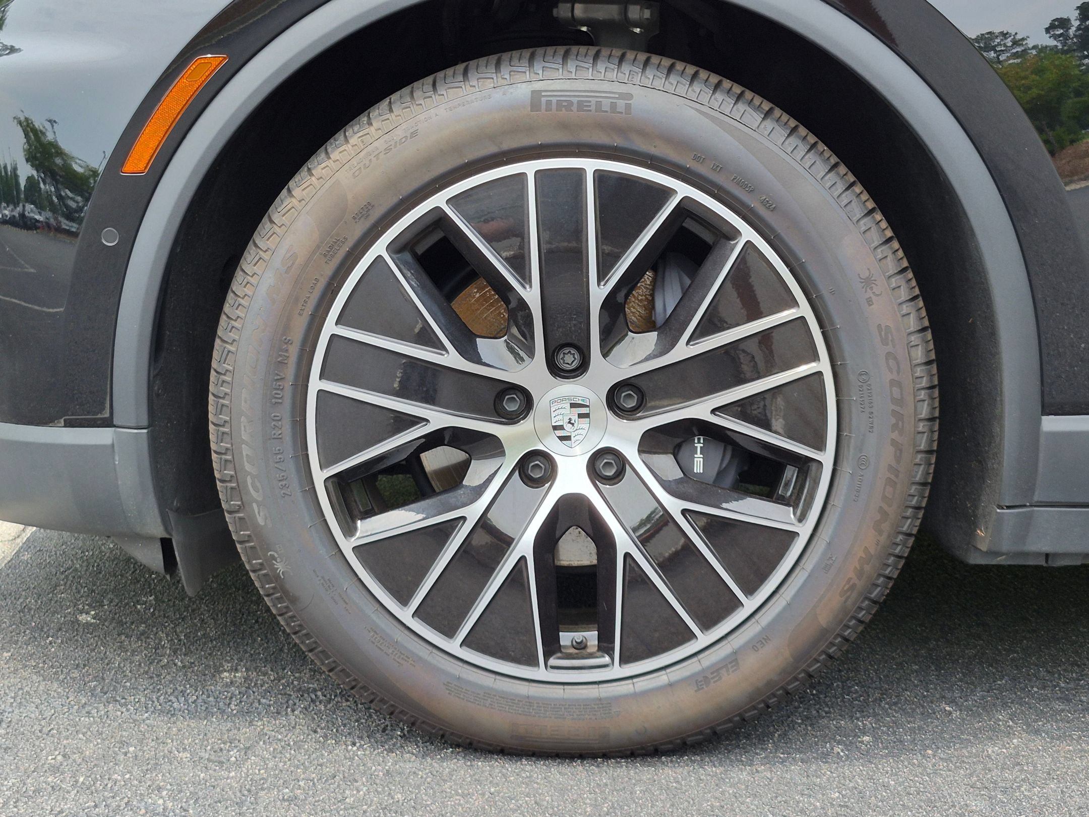 Certified 2025 Porsche Macan Electric RWD image 37
