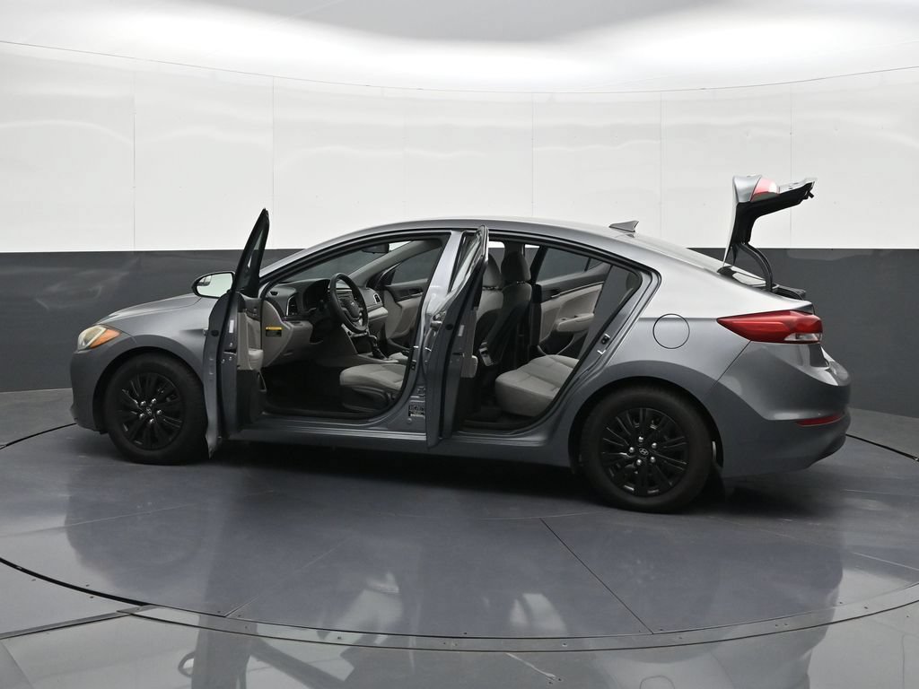 Used 2017 Hyundai Elantra SE FWD image 39
