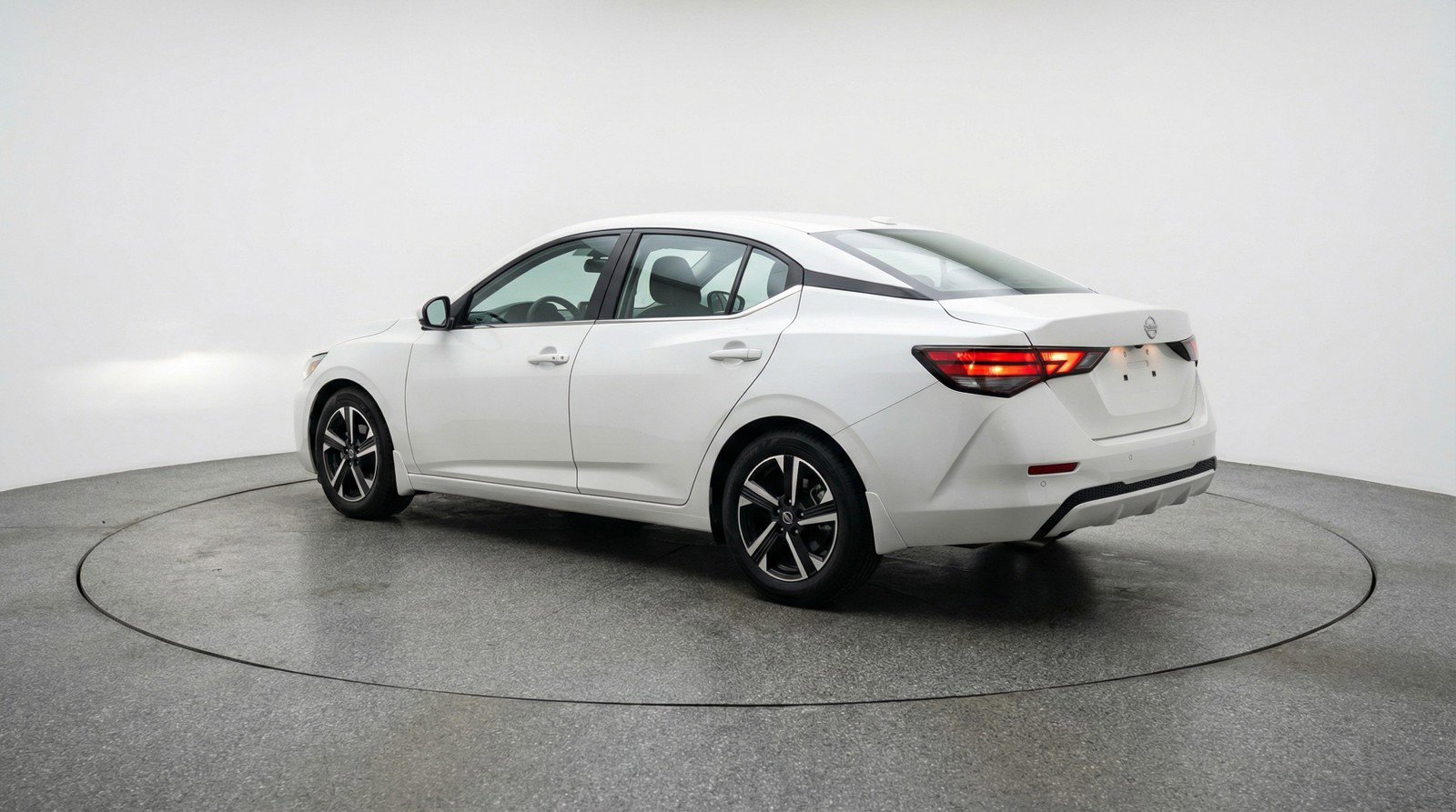 Used 2025 Nissan Sentra SV image 6