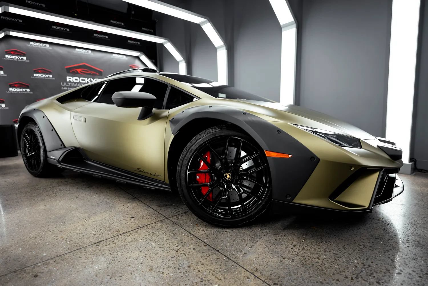 Used 2024 Lamborghini Huracan Sterrato AWD/4WD image 4