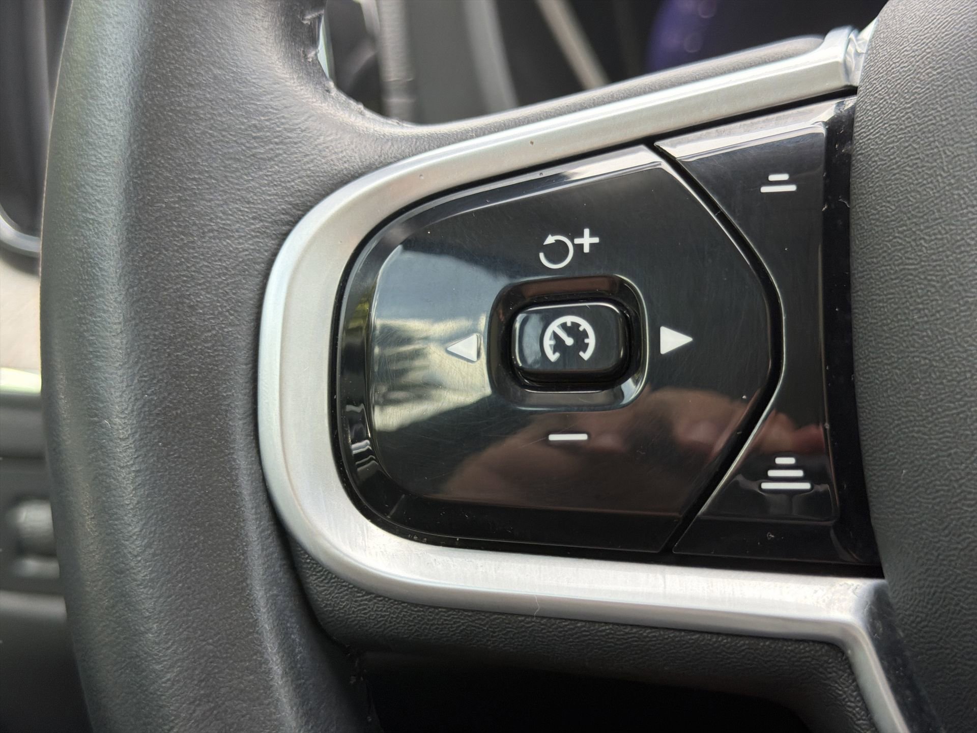 Used 2022 Volvo XC60 B5 Inscription w/ Protection Package Premier FWD image 63