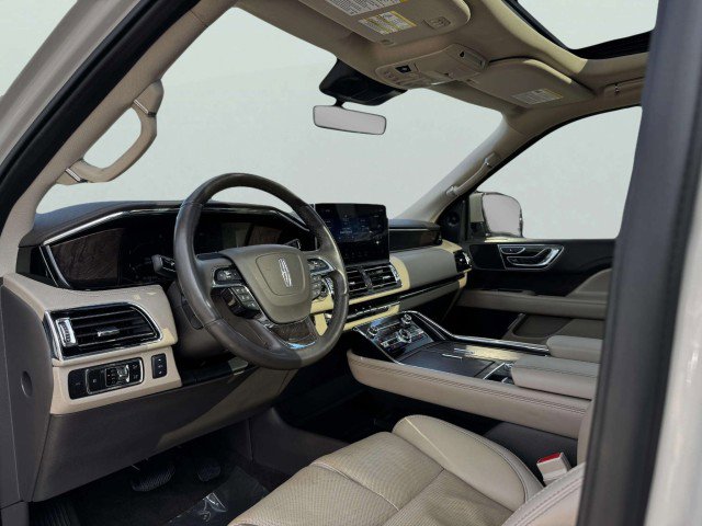 Used 2023 Lincoln Navigator Reserve image 22