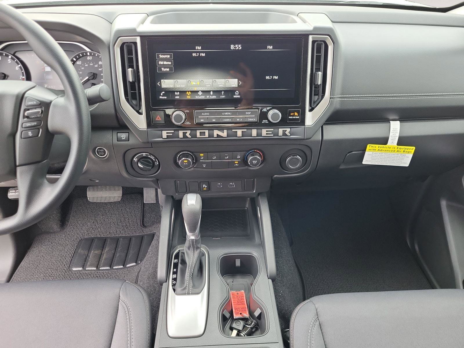 Used 2025 Nissan Frontier SV image 12