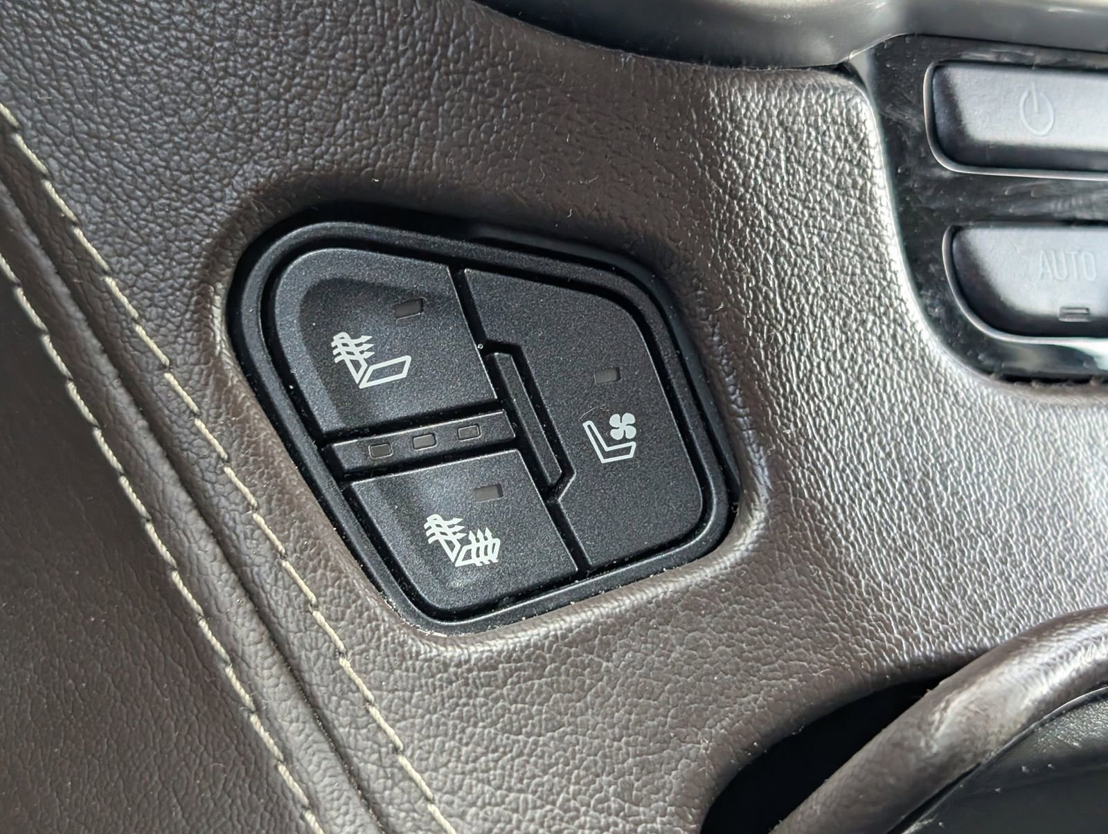 Used 2017 Chevrolet Tahoe Premier AWD/4WD image 16