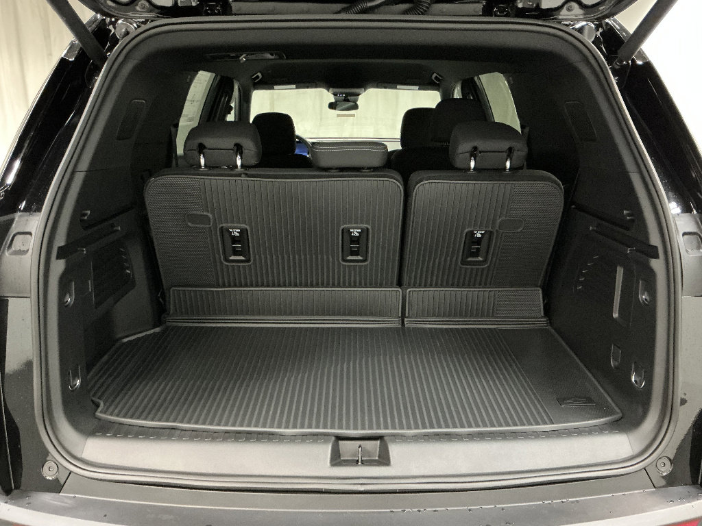 New 2026 Chevrolet Traverse LT w/ LPO, Floor Liner Package FWD image 28