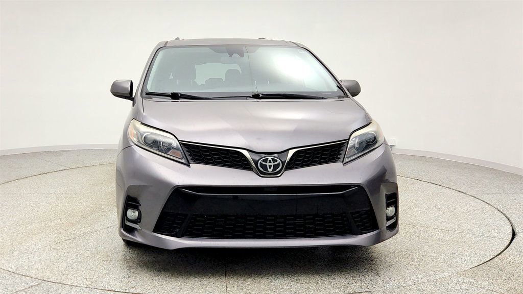 Used 2018 Toyota Sienna SE Premium image 2