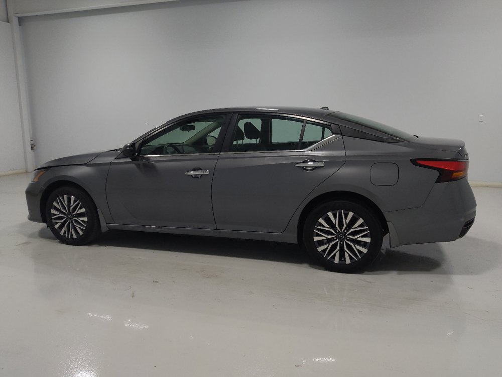 Used 2024 Nissan Altima 2.5 SV AWD/4WD image 3