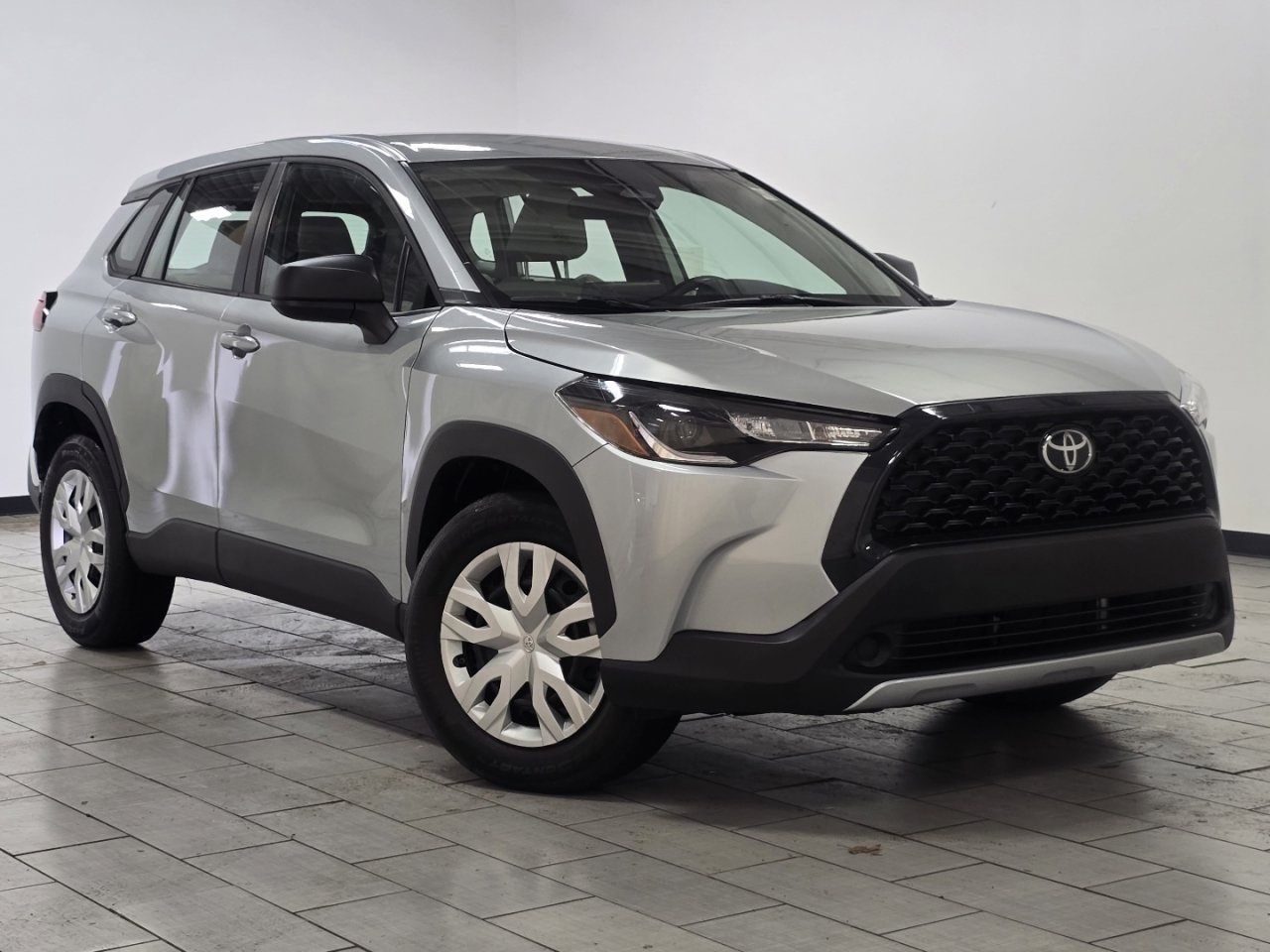 Certified 2025 Toyota Corolla Cross L image 2