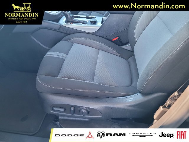 Used 2025 Chevrolet Blazer LT FWD image 17