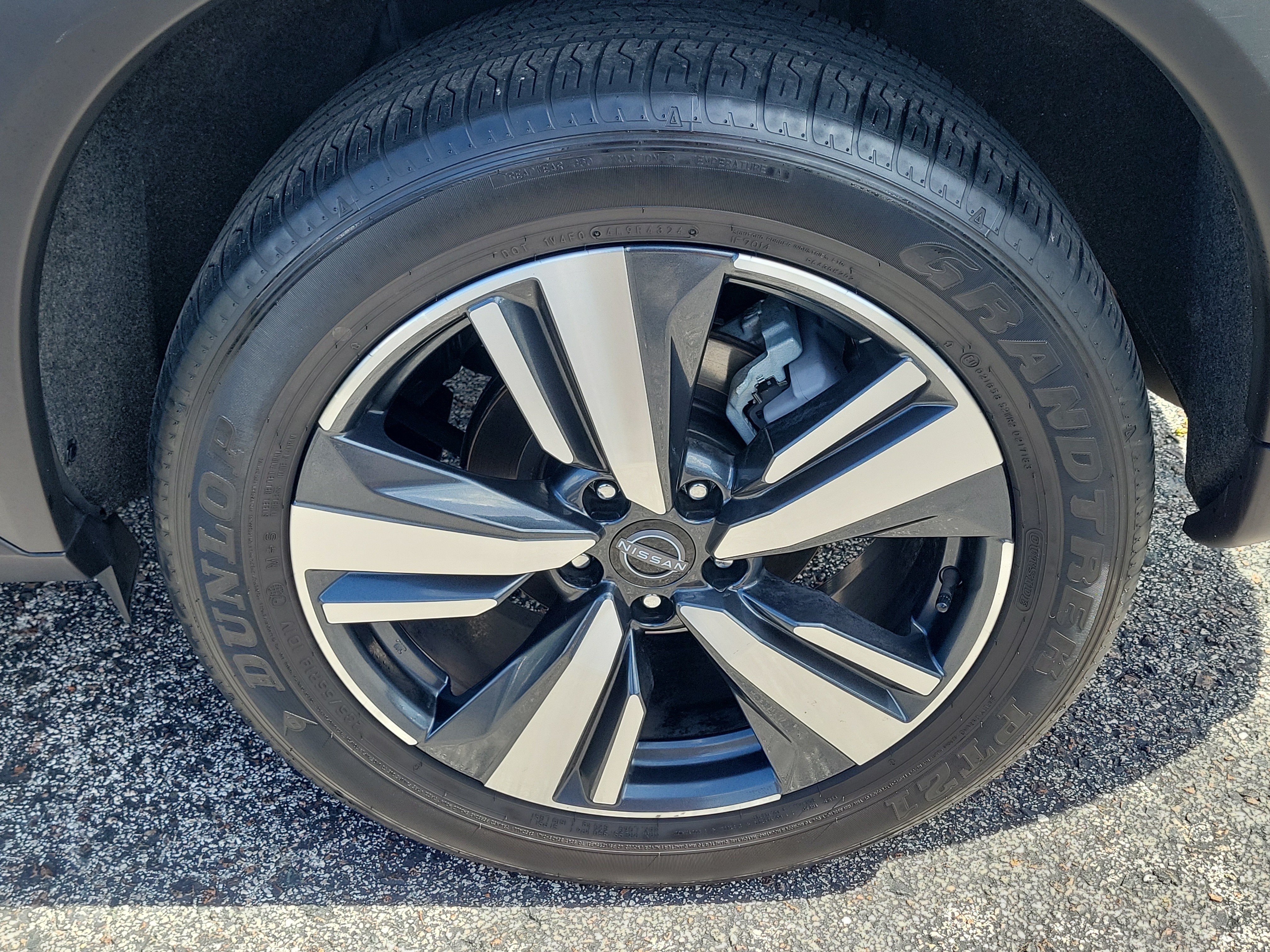 Certified 2025 Nissan Rogue SL FWD image 10