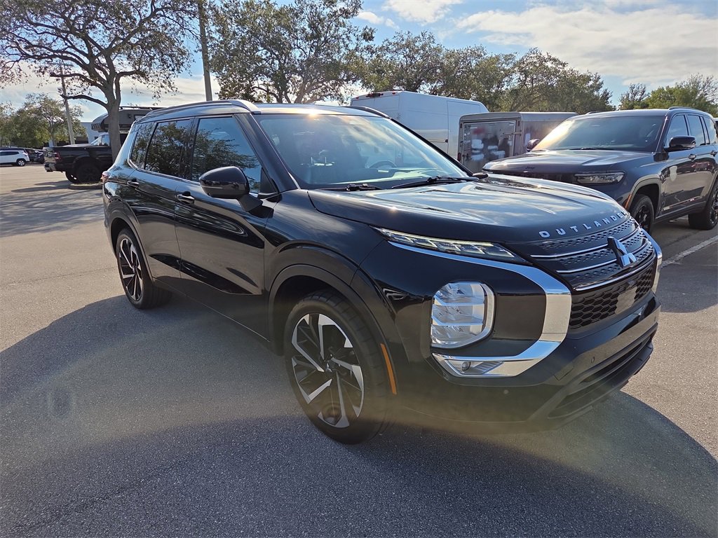 Used 2022 Mitsubishi Outlander SEL image 2